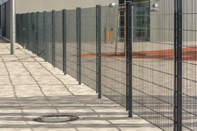 Umz&auml;untes Firmengel&auml;nde